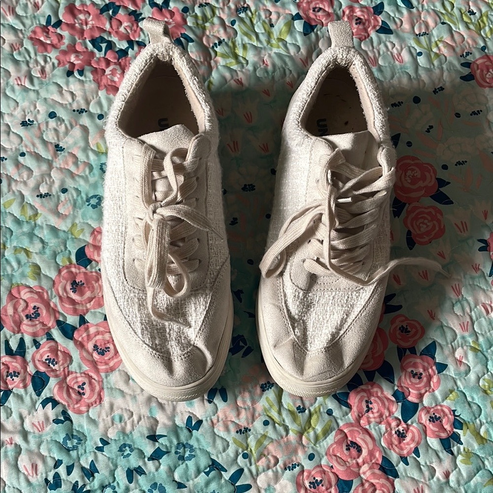 Stylish Cream Sneakers